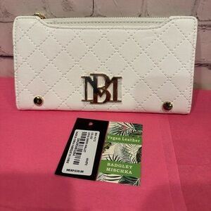 Badgley Mischka Quilted White Wallet